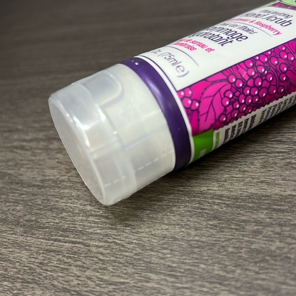 Human and Kind Elderflower and Raspberry Moisturizing Hand Scrub - Picture 3 of 3